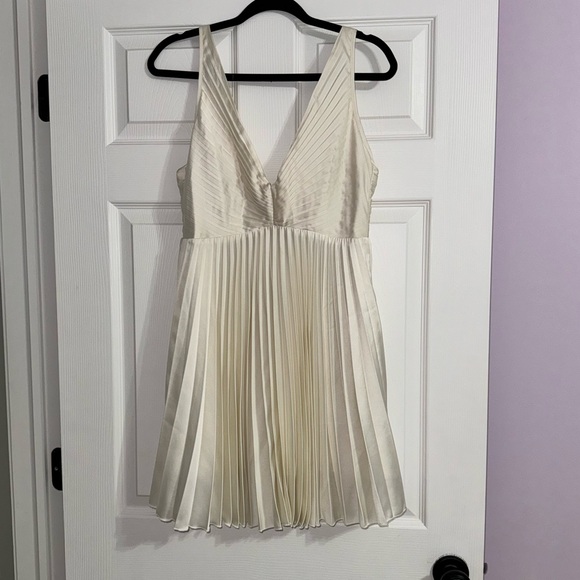 White Flowy Dress - Picture 2 of 6